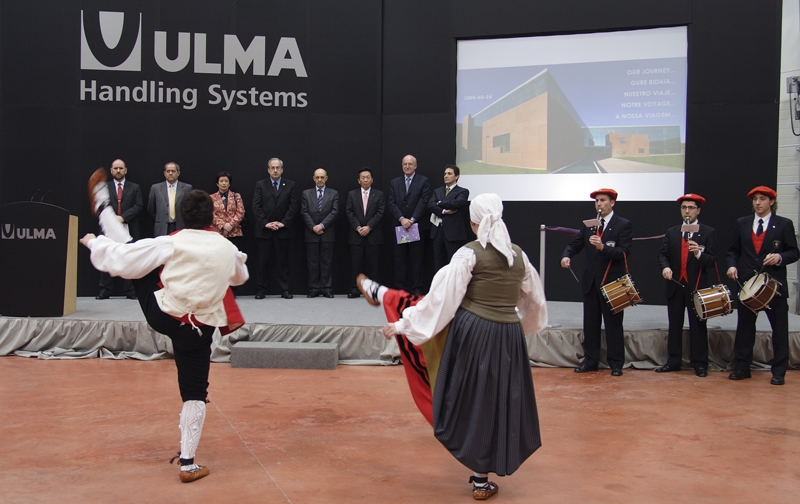 ULMA HAndling Systems continue son expansion en France avec l’inauguration de sa nouvelle installation logistique.